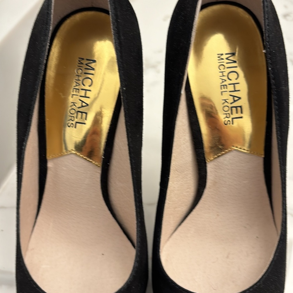 NWOT Michael Kors black suede 5” classic heel Never worn! Size 7 - Picture 8 of 11